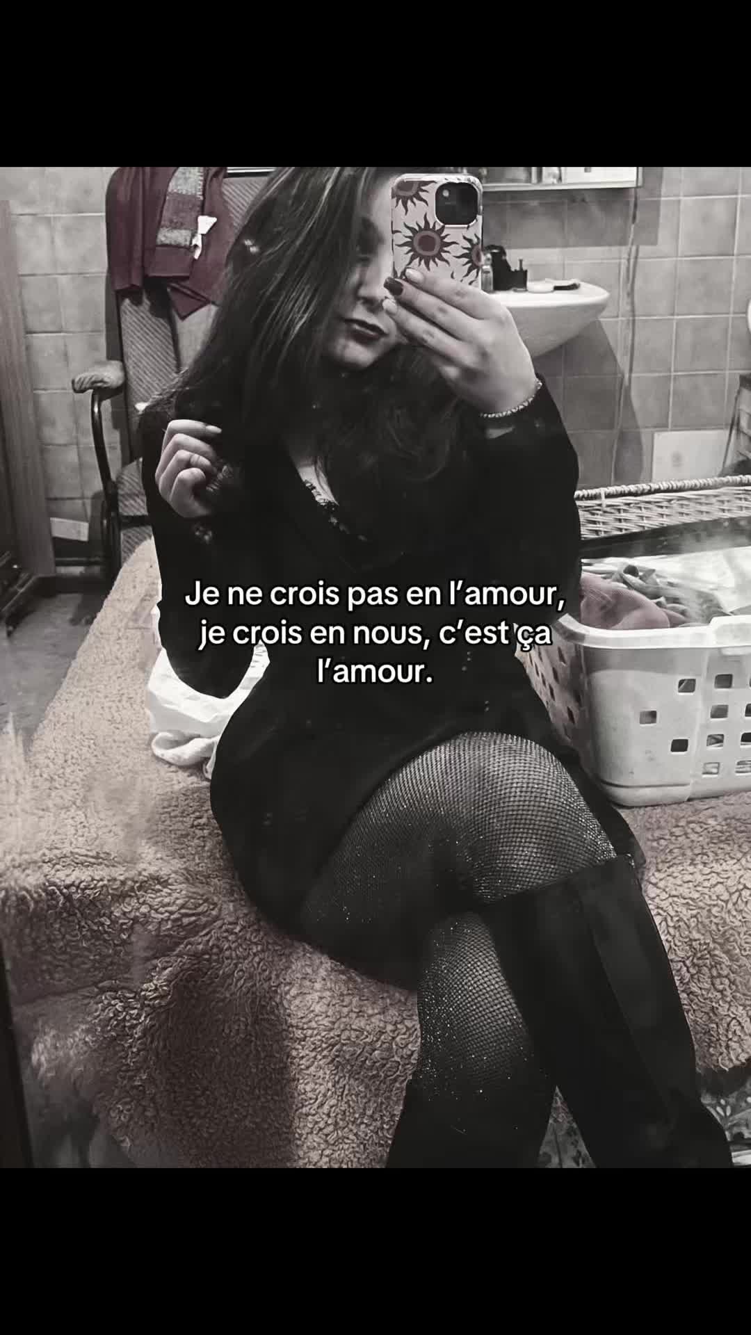 @𝑭𝒍𝒐𝒓𝒂🌸