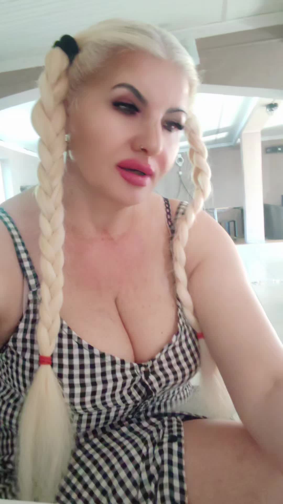 @☘️VĂDUVA VESELĂ ☘️