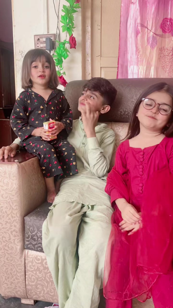 @Ayesha cutie🥰