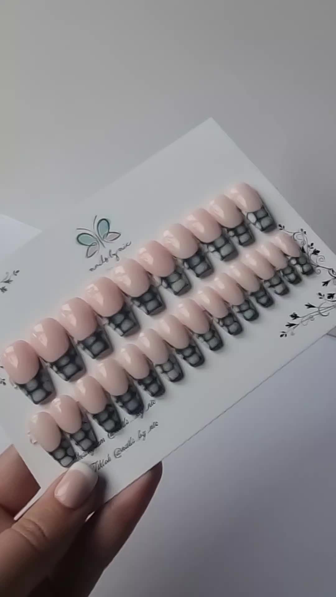 @nailsbynic | Press On Nails