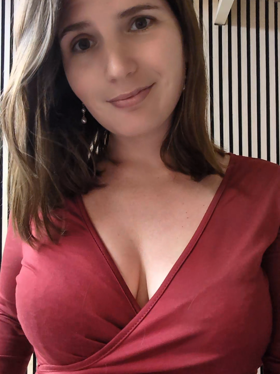 @justme-elena