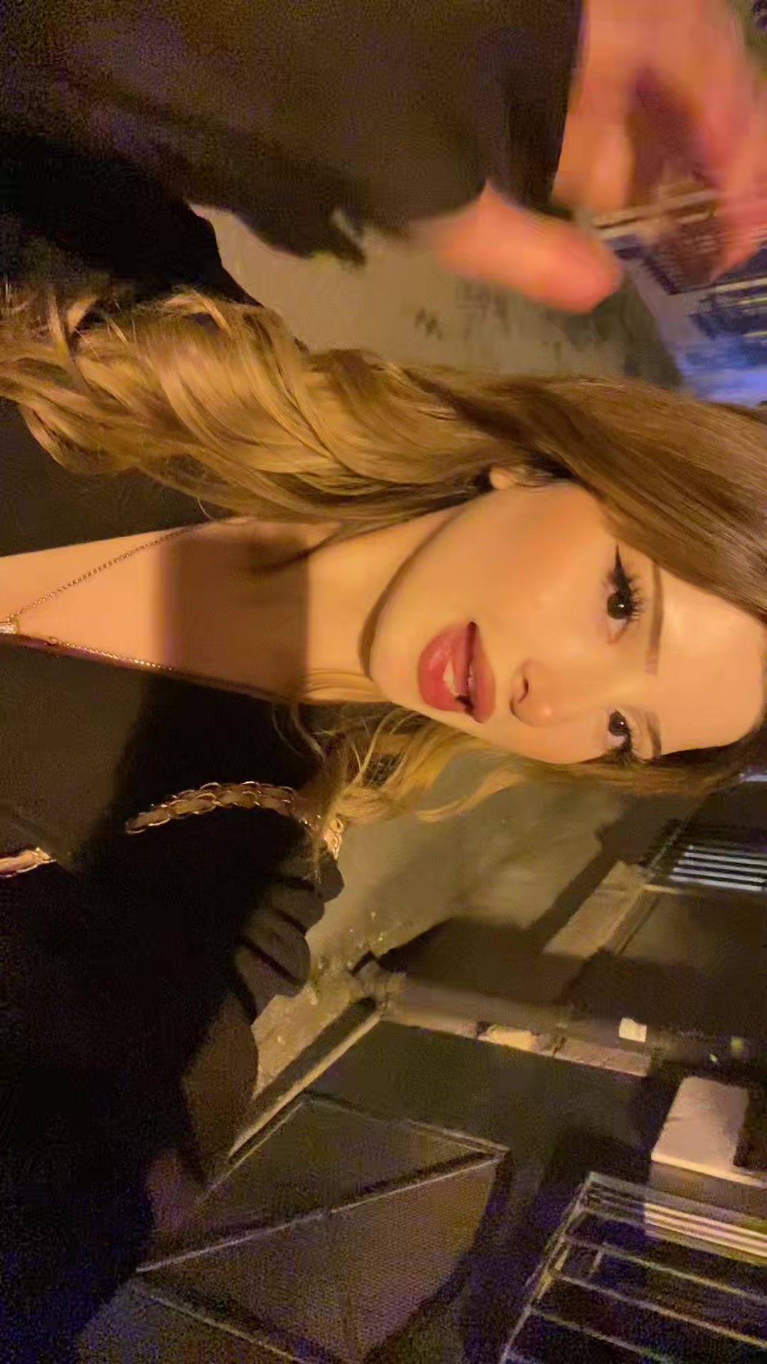 @M🪩