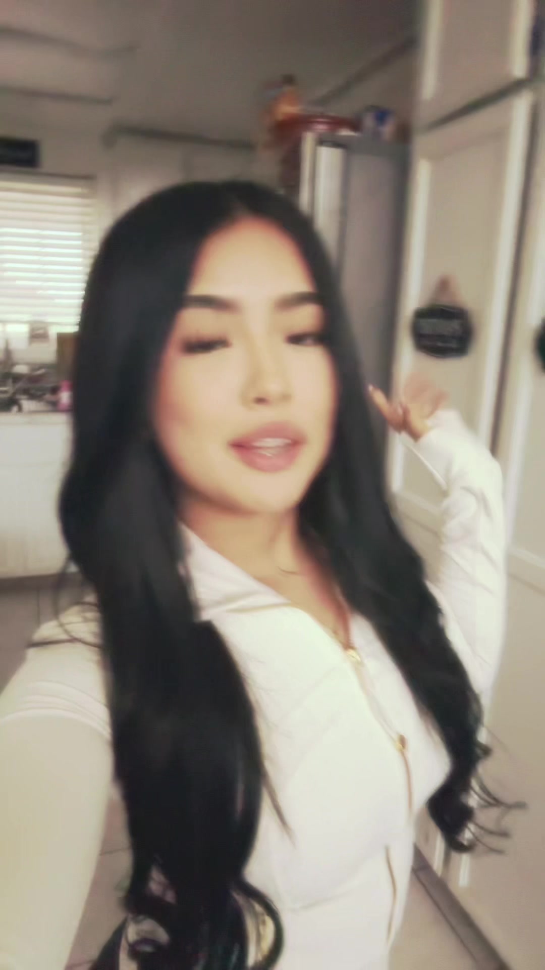 @𝐋.𝐑