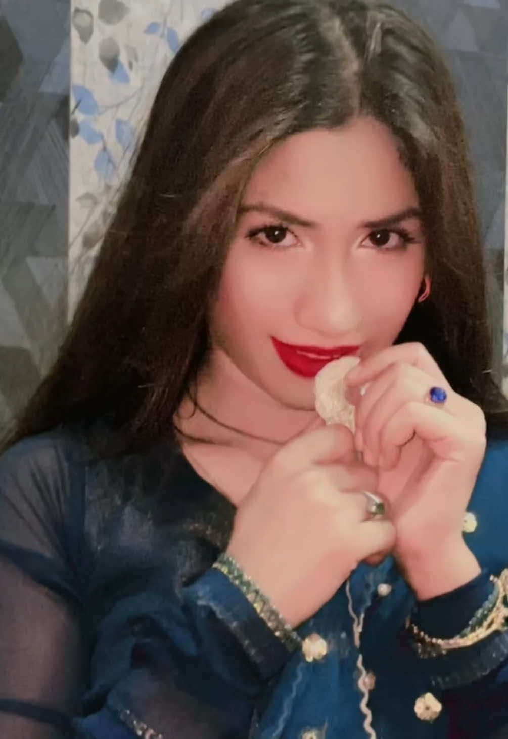 @Mahii_💔_Khan