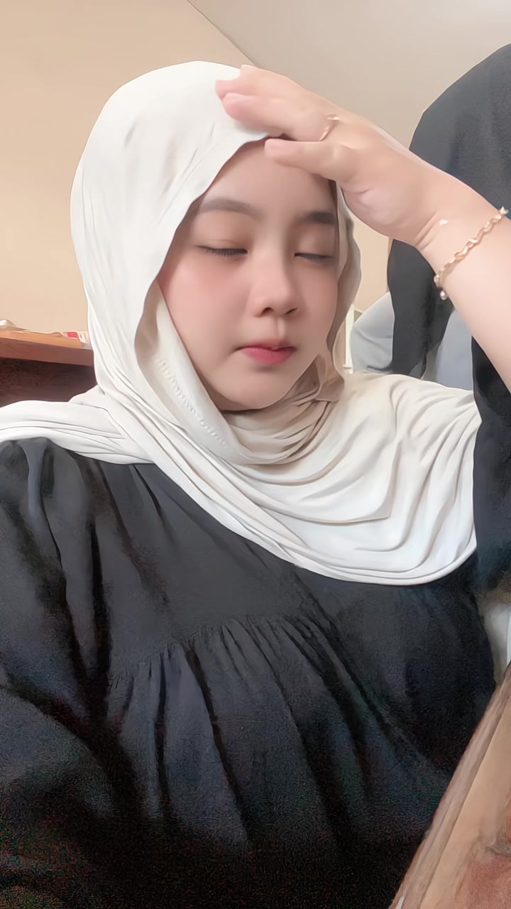 @🧏🏻&zwj;♀️🧏🏻&zwj;♀️