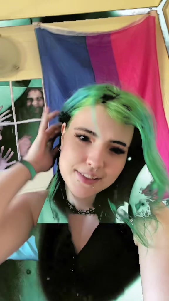@Bunny 🖤