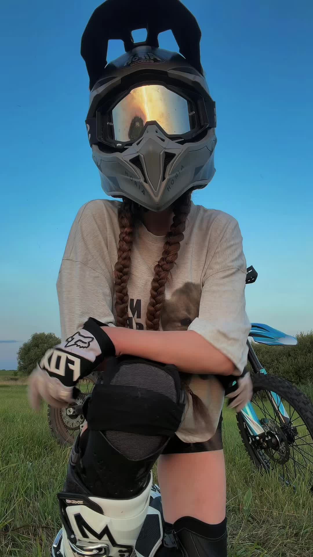 @юля bse