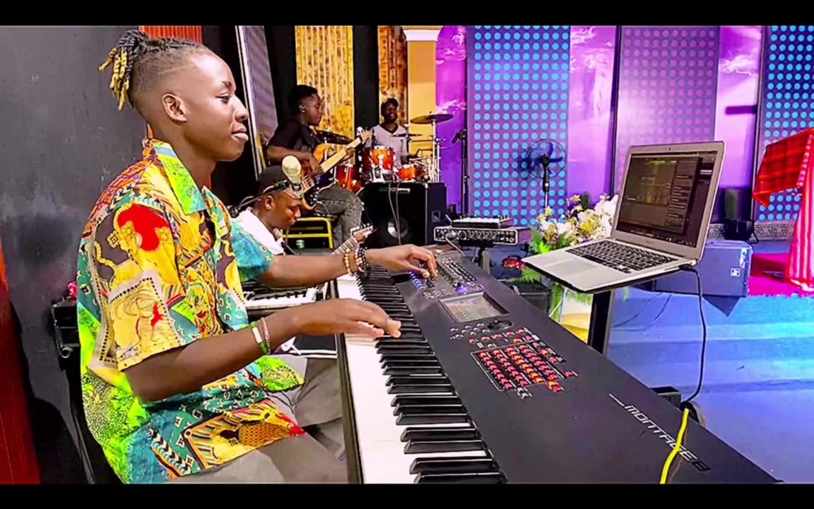 @Boni on the keyz