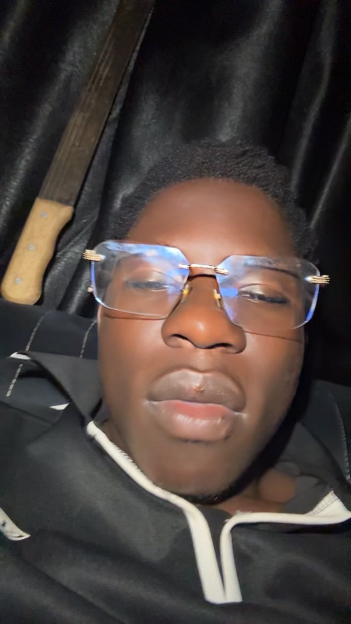 @_ 𝙾𝙻𝚄𝚆𝙰𝚃𝙾𝚂𝙸𝙽 👑🦍