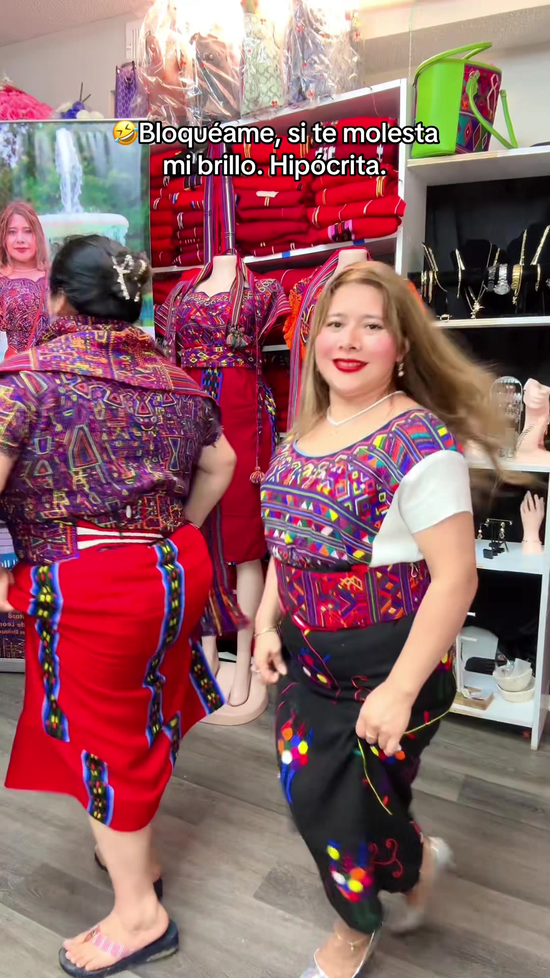 @Elena De León