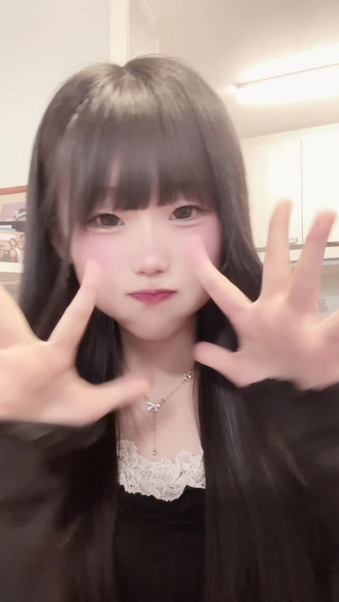 @༒