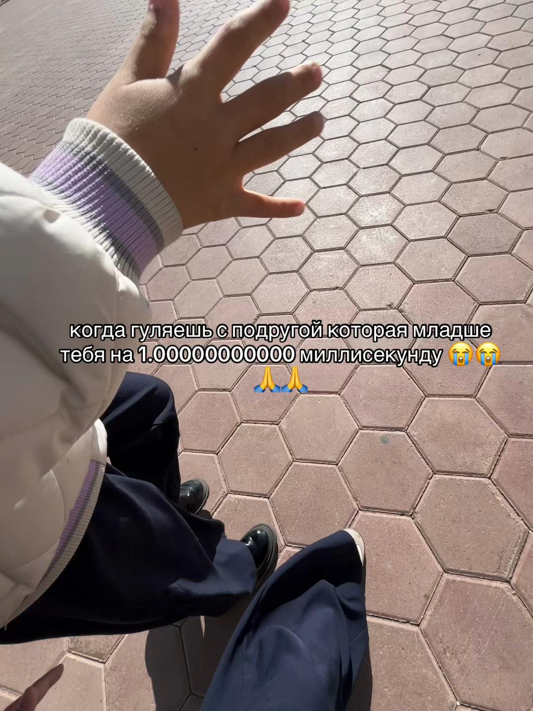 @👧🏻👧🏻