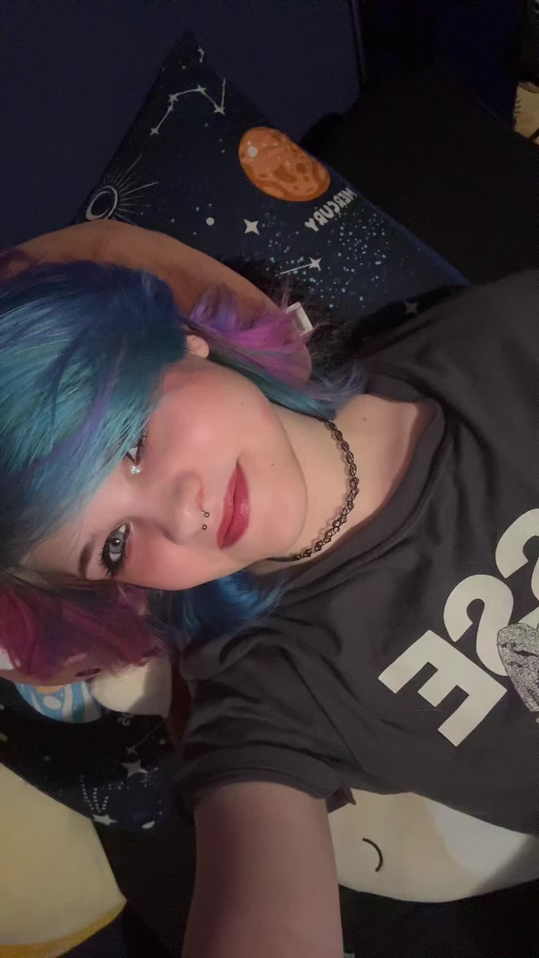 @Emi 🏳️&zwj;🌈