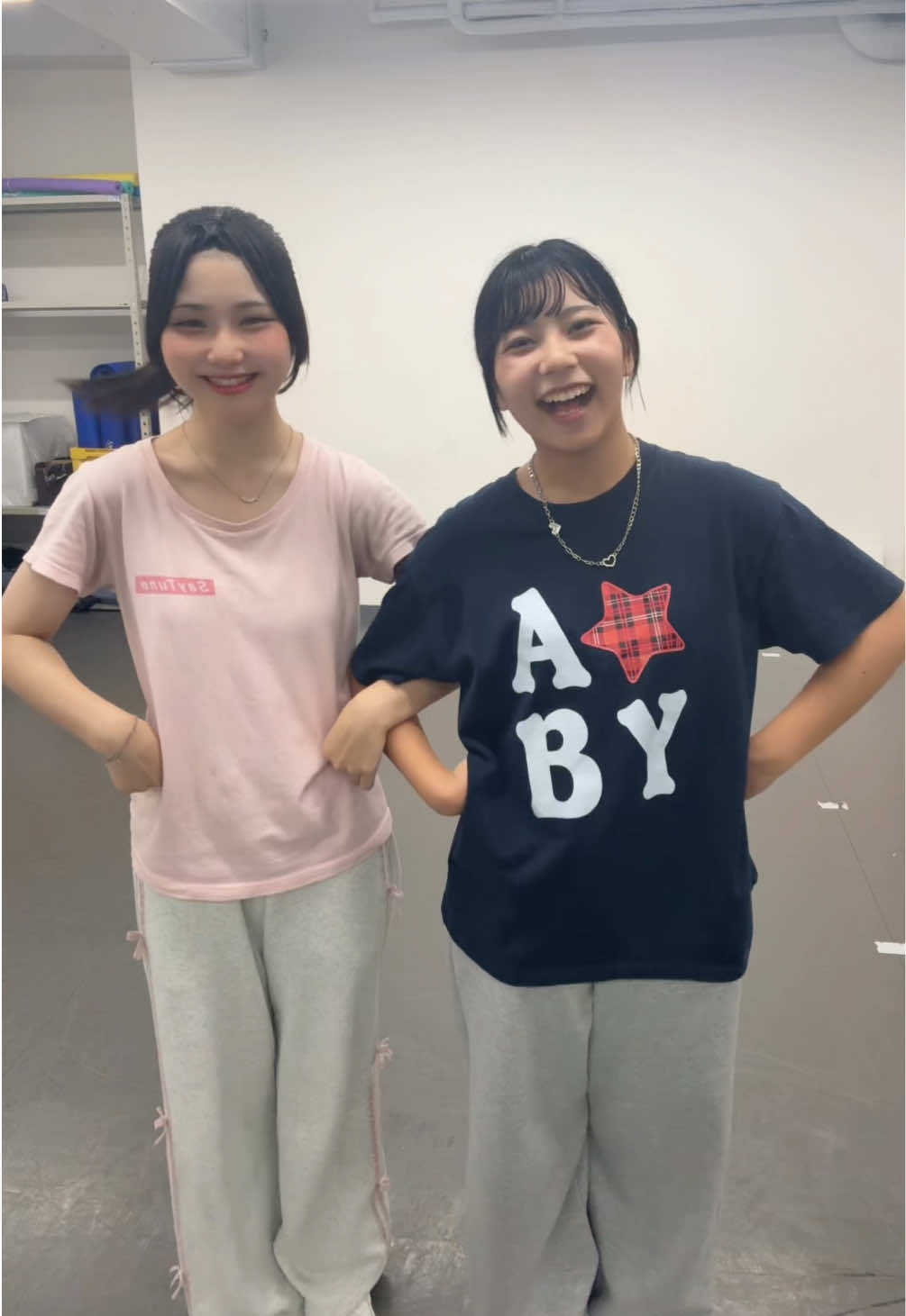@まひな