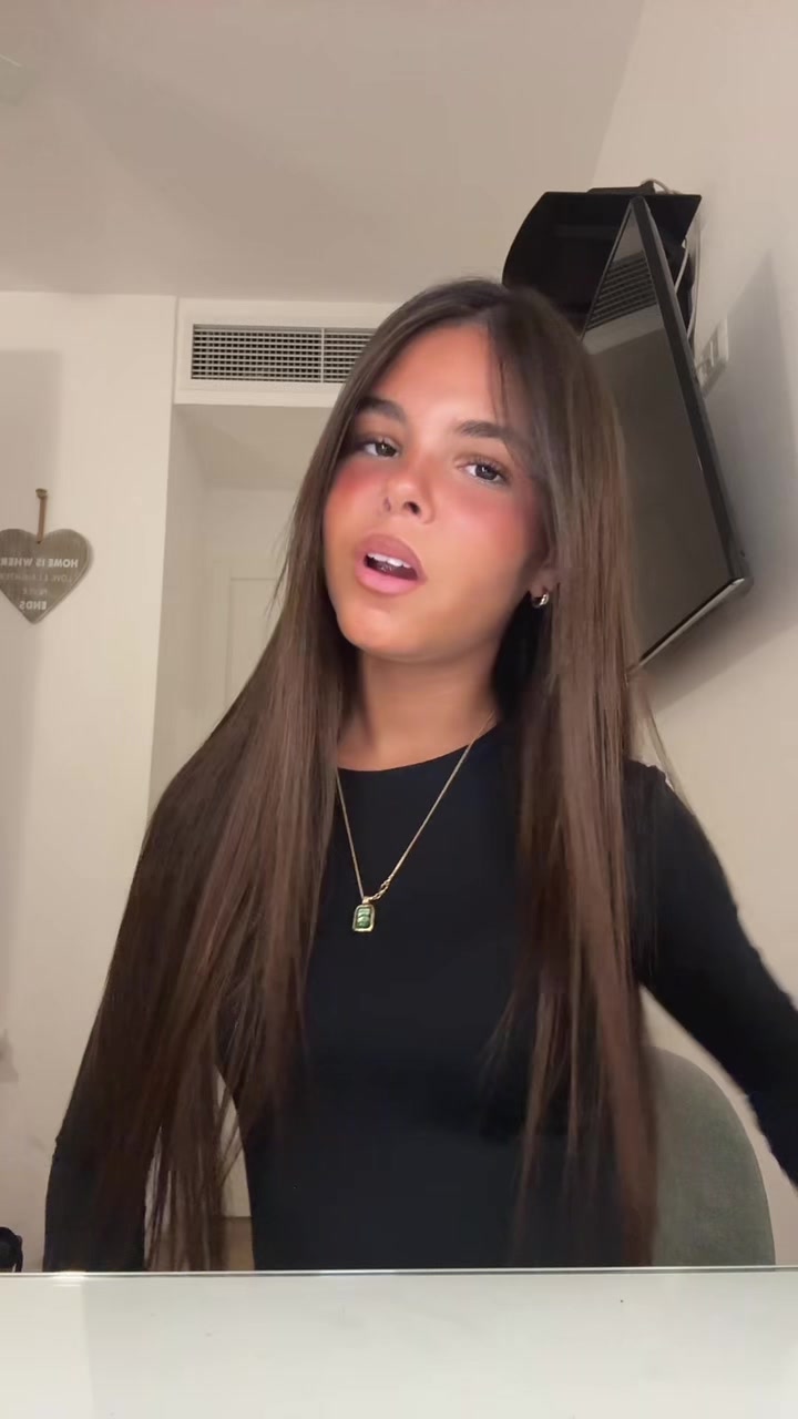 @•
