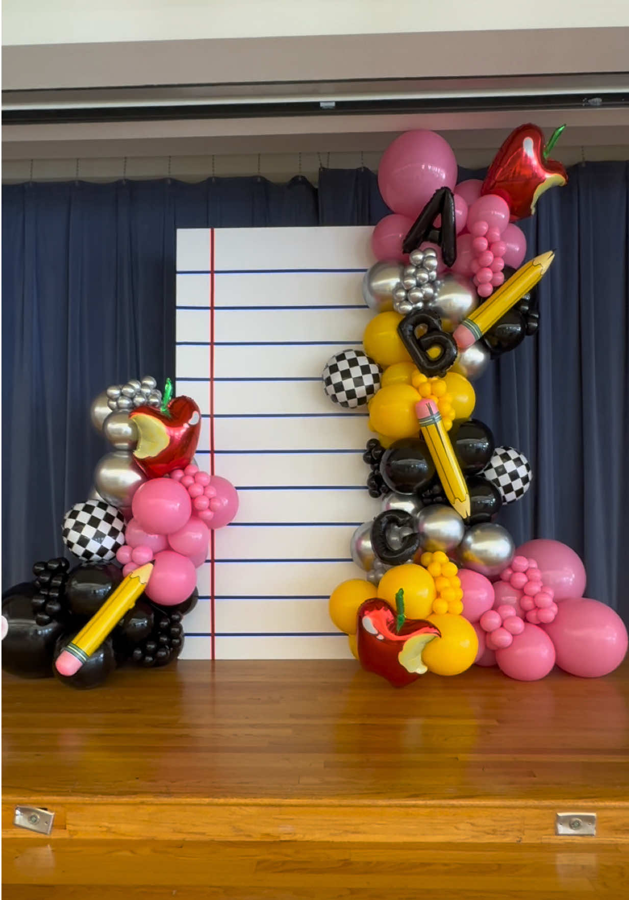 @HowdyHaleys | Balloon Decor
