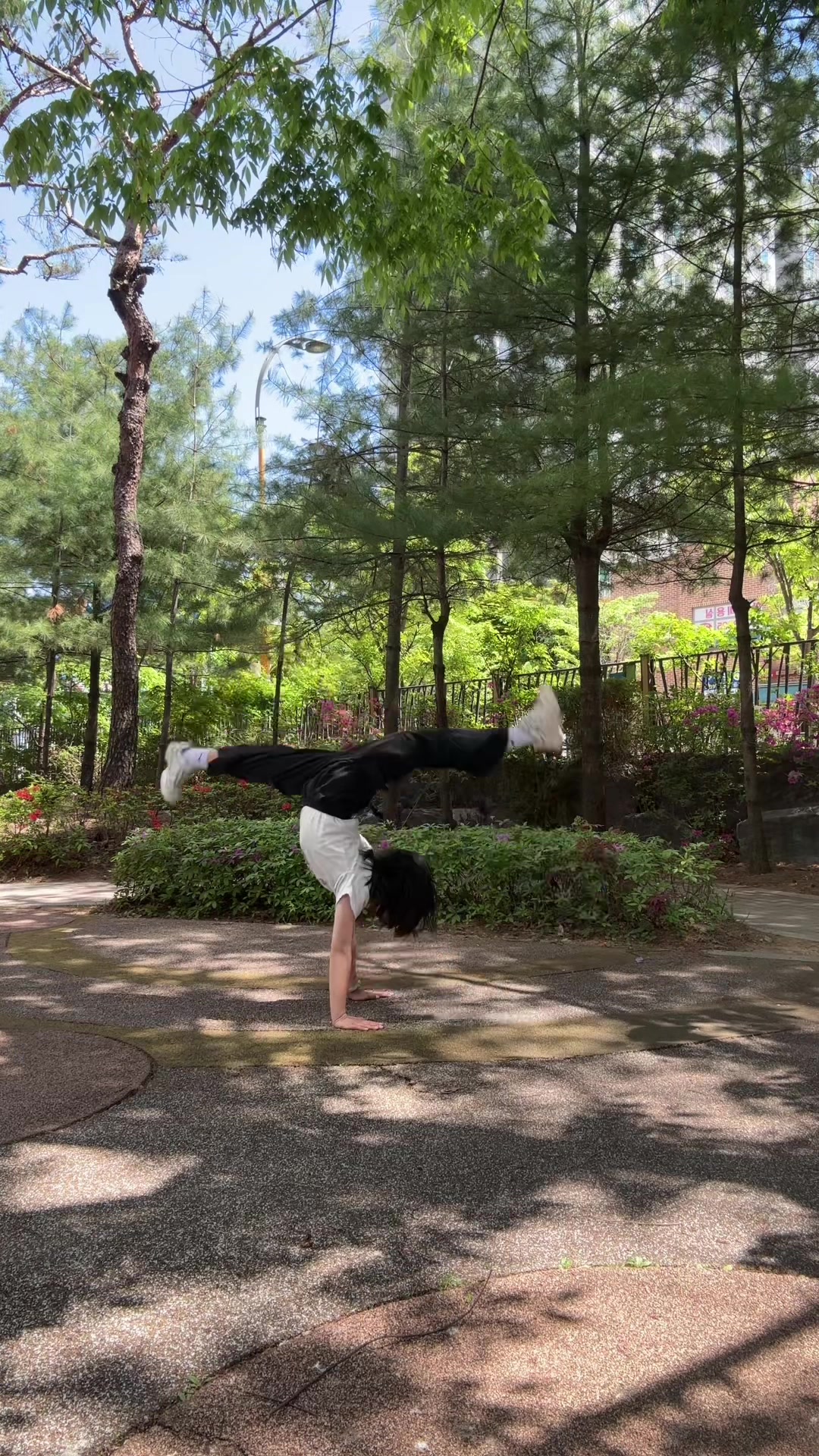 @지유보다 못생긴 뽀얁🤸&zwj;♀️