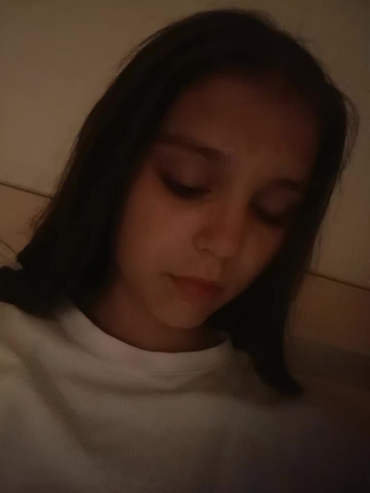 @)