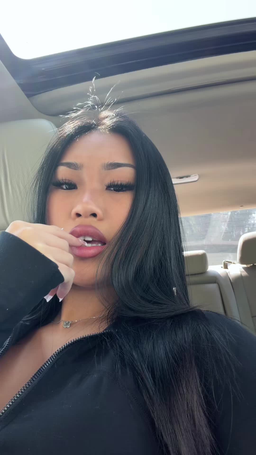 @￶