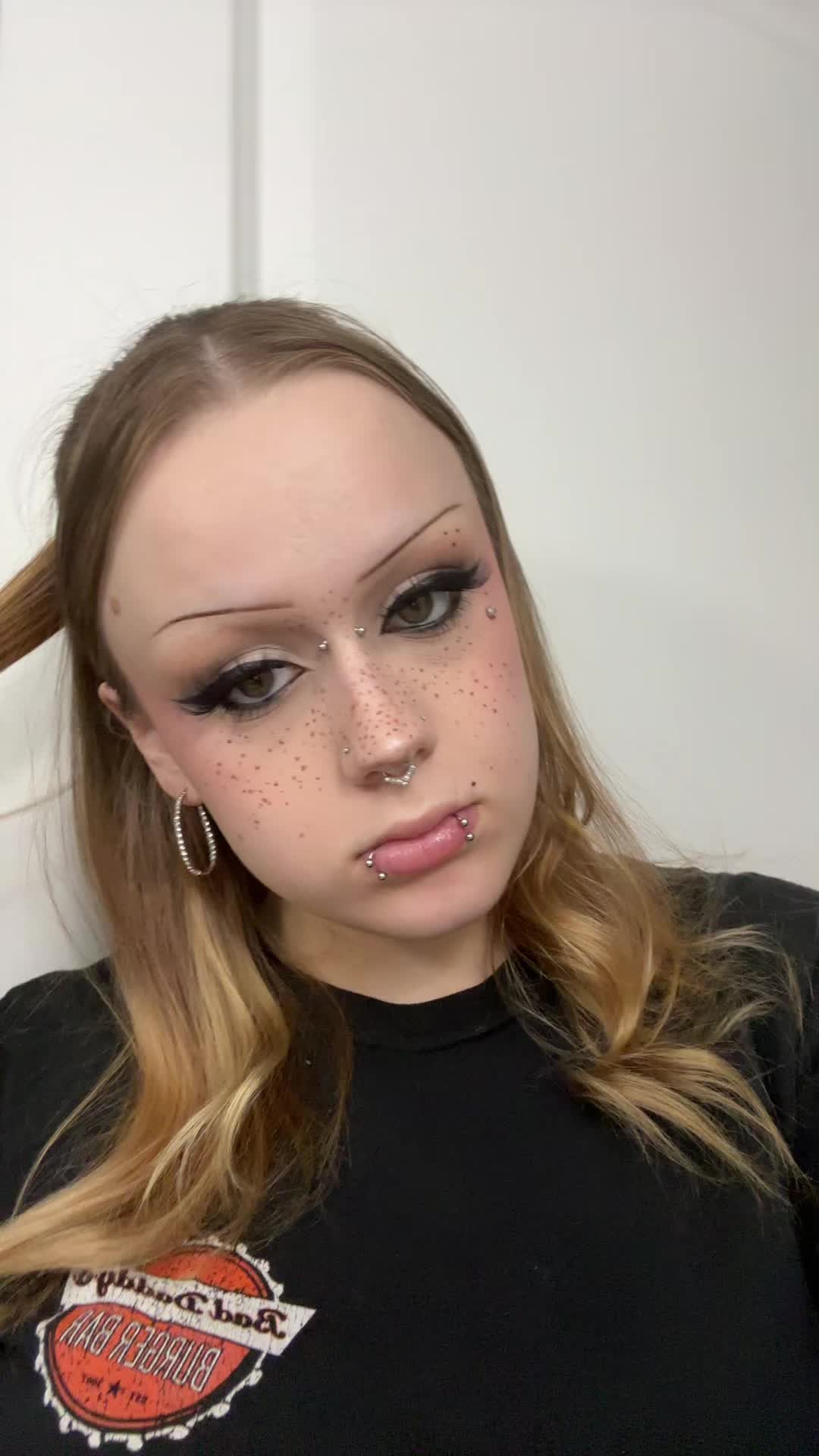 @༺𝓈𝒽𝑒𝓇𝒾-𝓁𝑒𝒾𝑔𝒽༻
