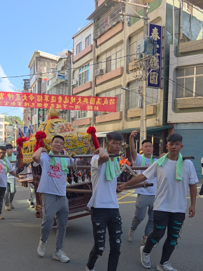 @帥哥跑廟會