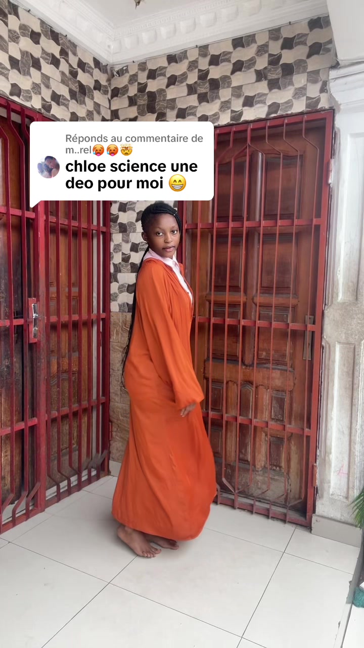 @242 Chlo&eacute; officiel