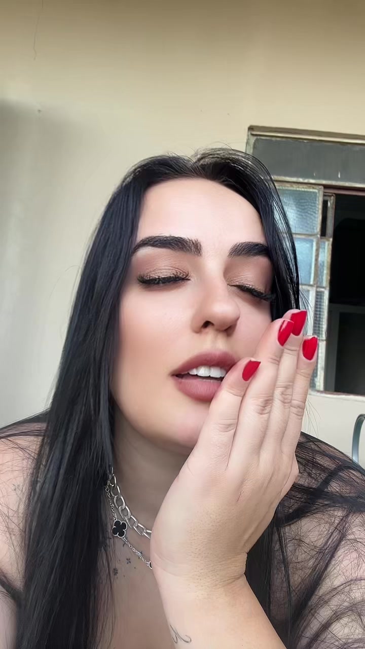 @Larinha 🌸
