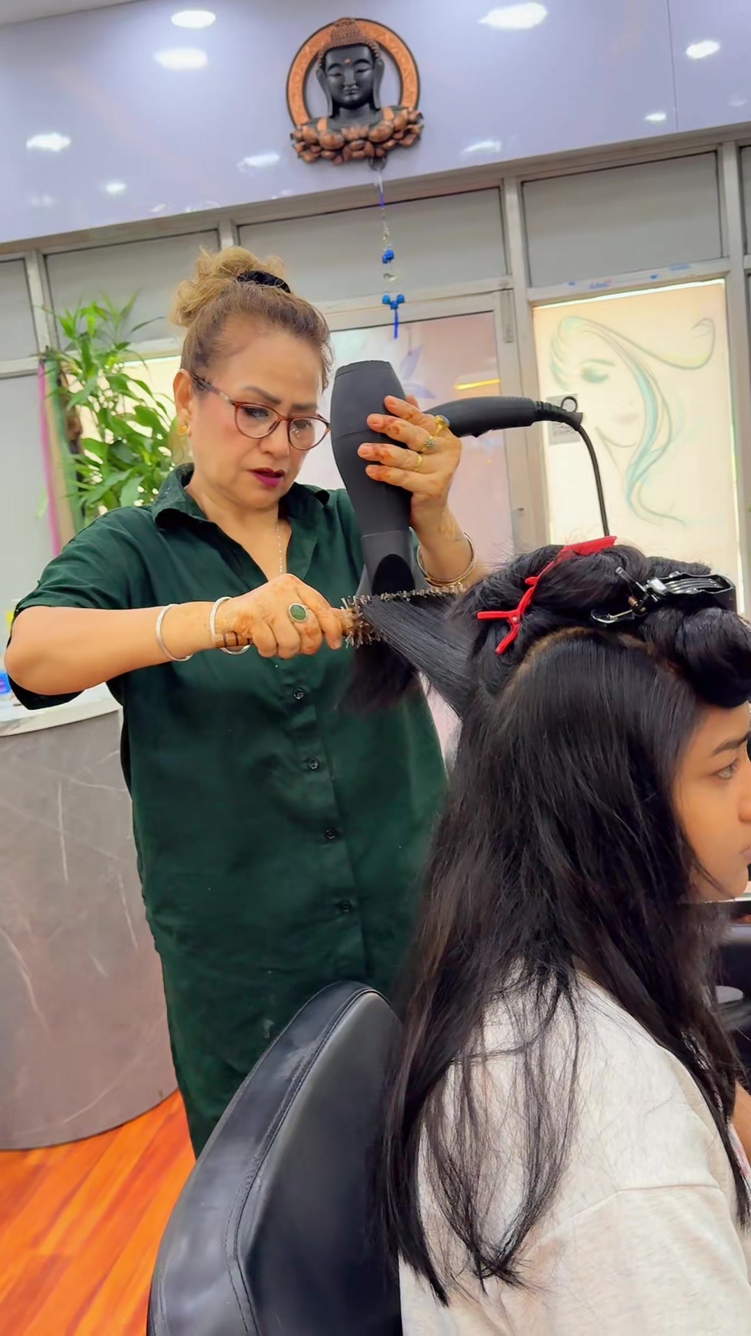 @omsatyasaibeautyparlour1