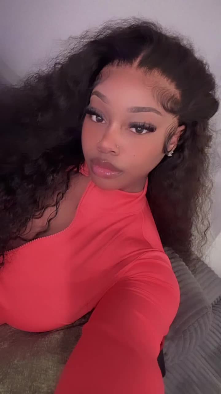 @Dabombbest. Mari 🌹