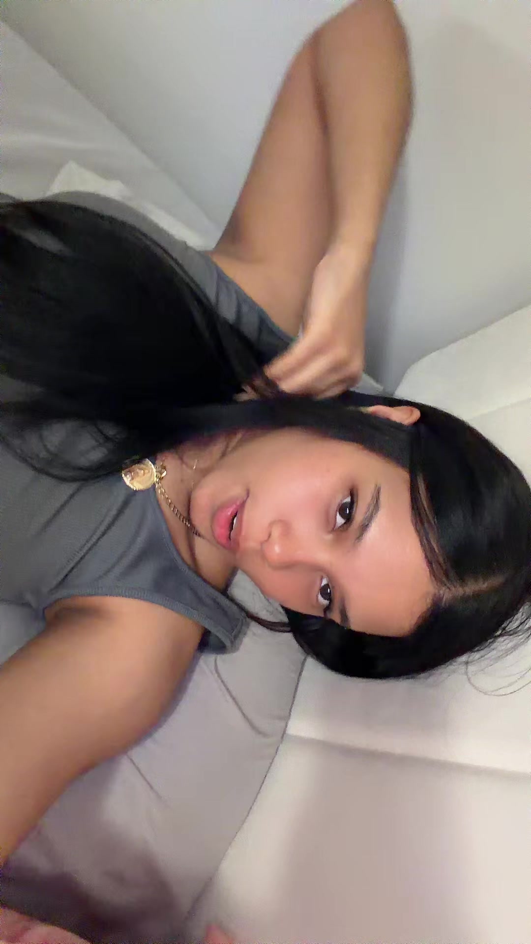 @Elyy04