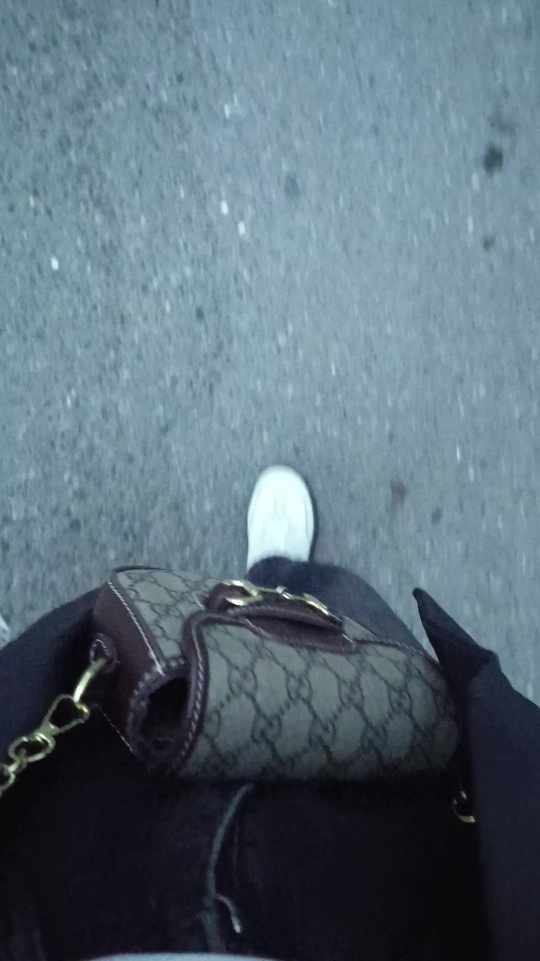 @G)