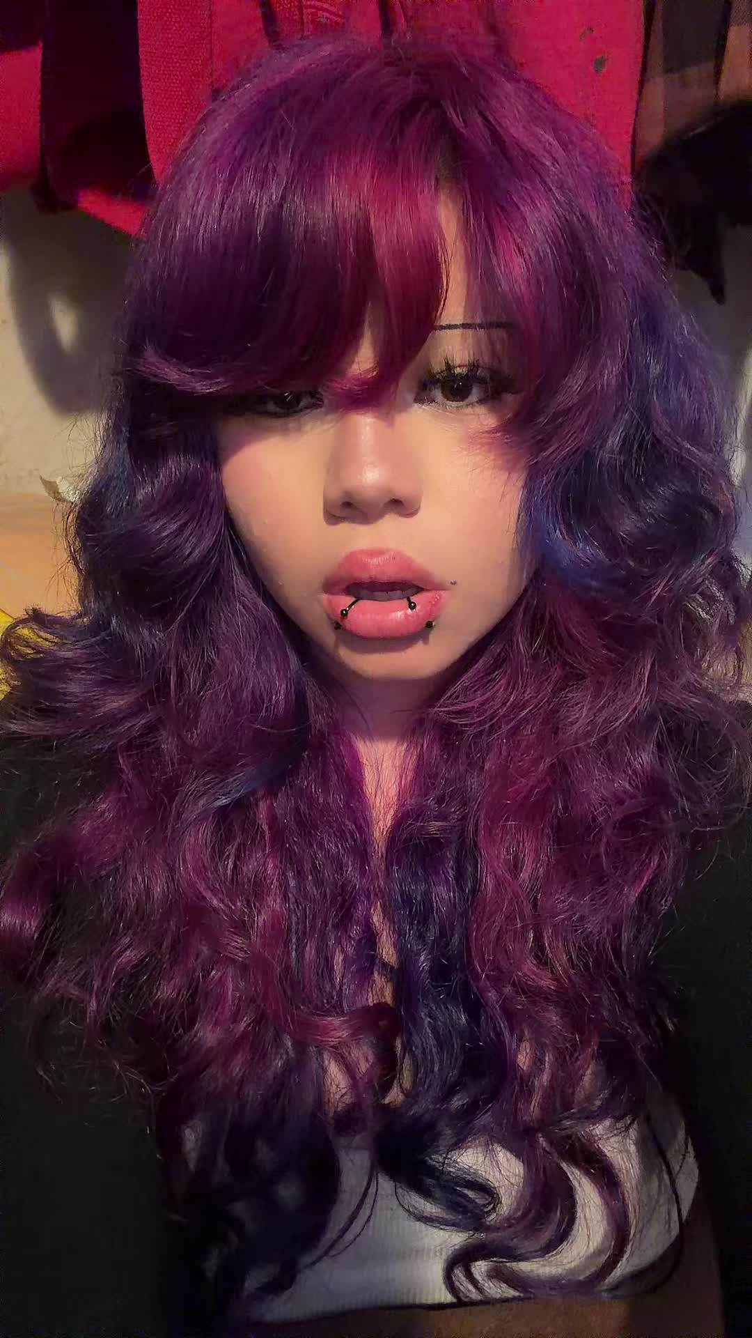 @> ᵥ_ᵥ <