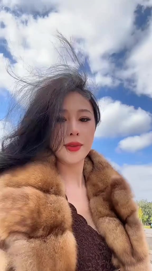 @Fur coat fans