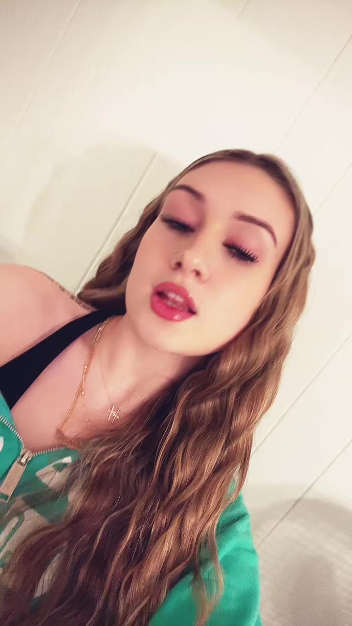 @alexia🦋.