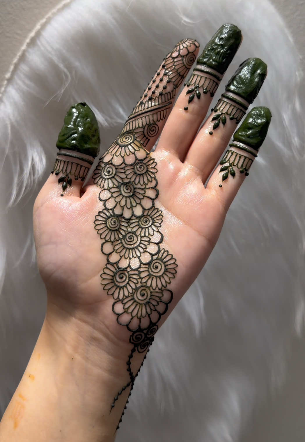 @charmsofmehandi