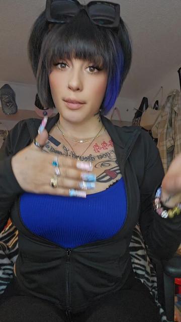 @༺_Poison.Queen_༻🌴