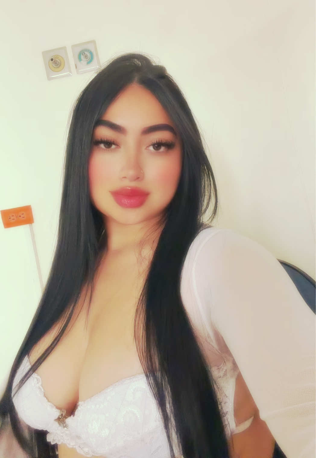 @VALENTINA♡.