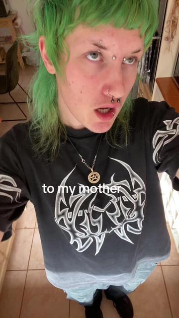 @imthegremlininurwalls🧍