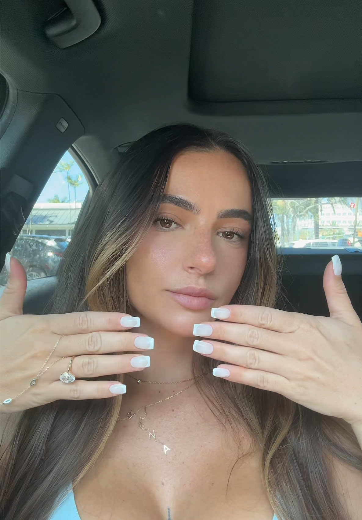 @Ariana isabel