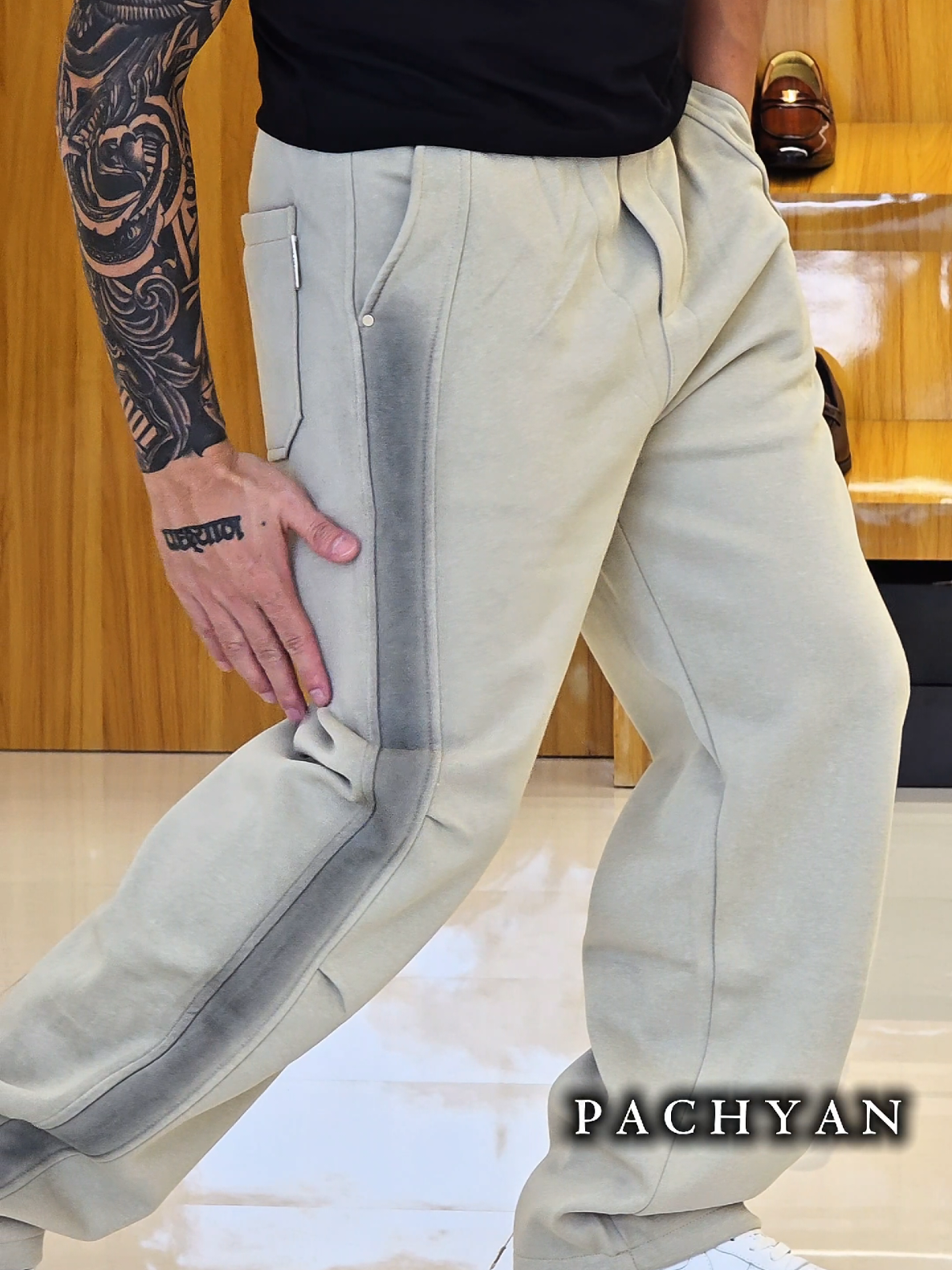 @पछ्याण wears