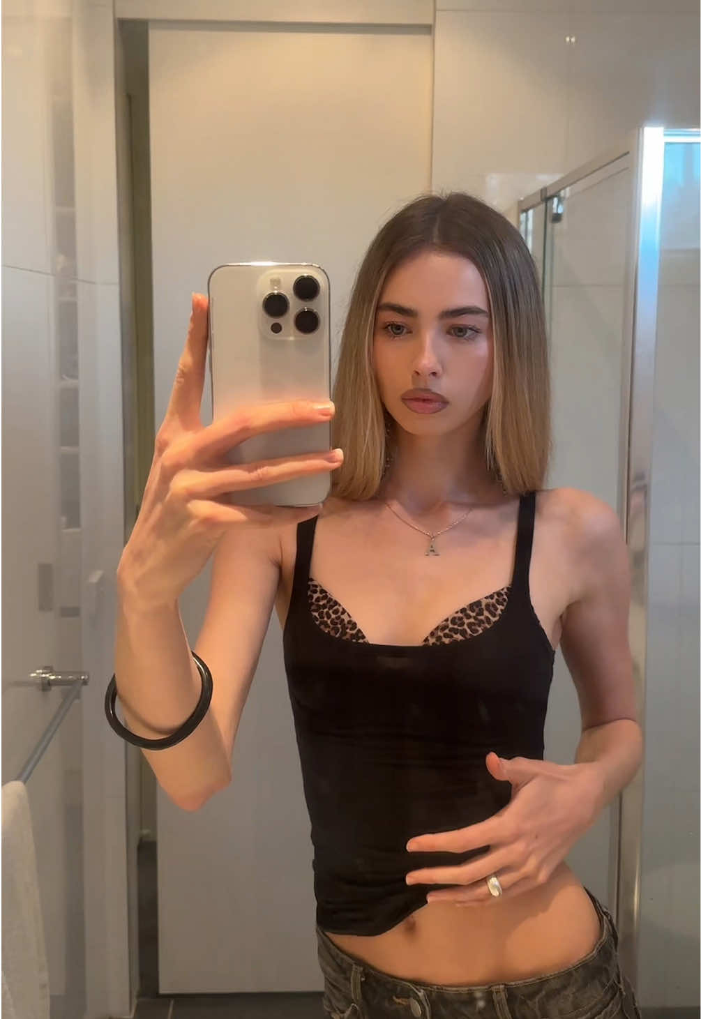 @Ava