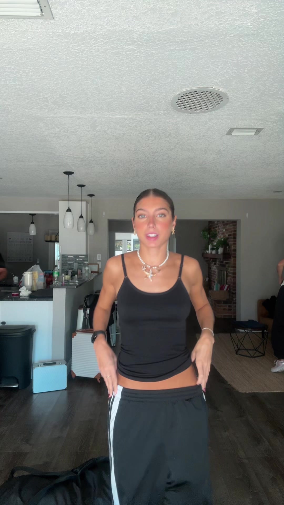 @Abru_