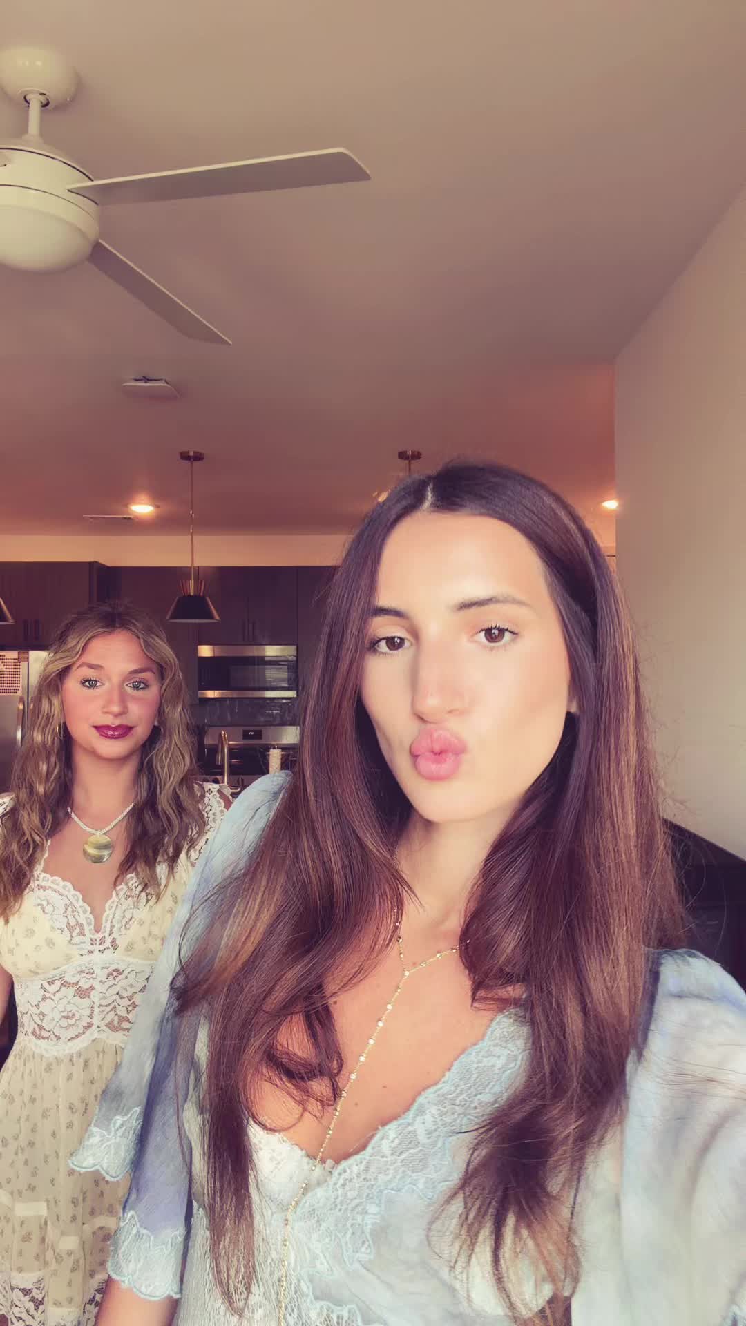 @bella