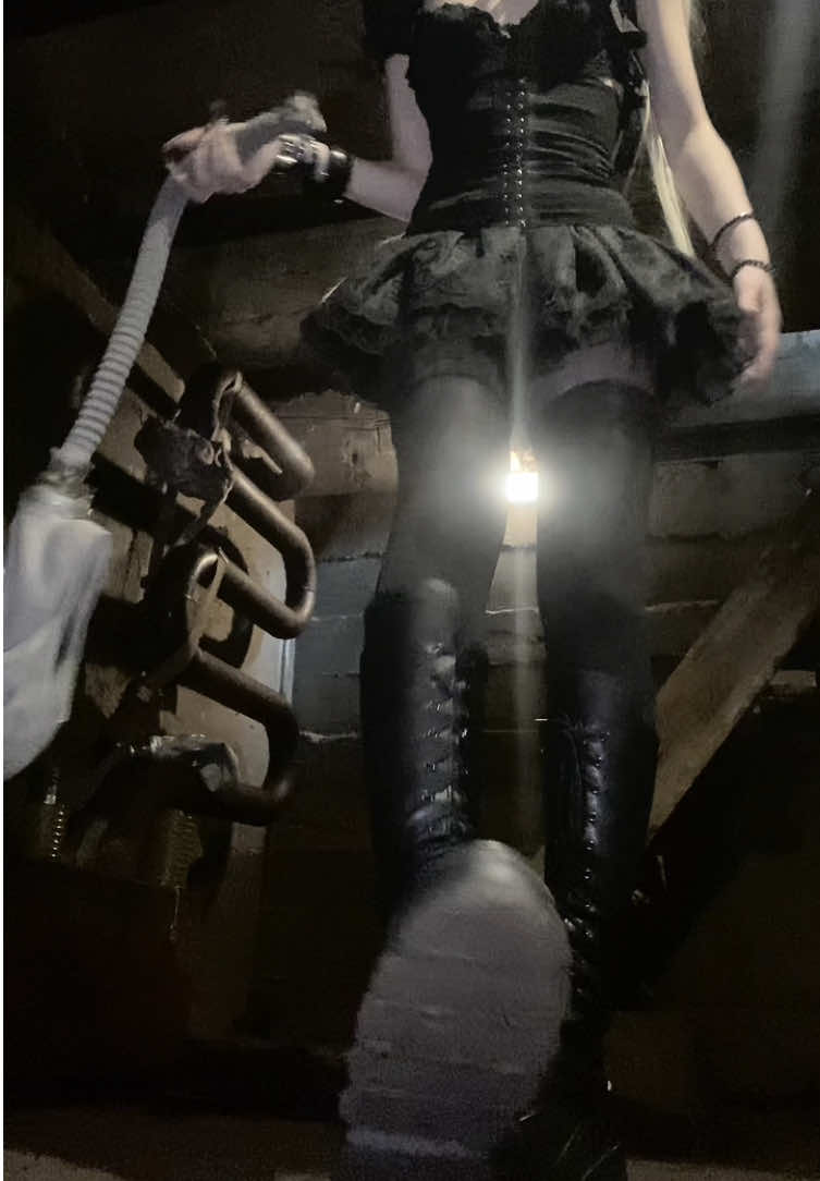 @damnwitchq