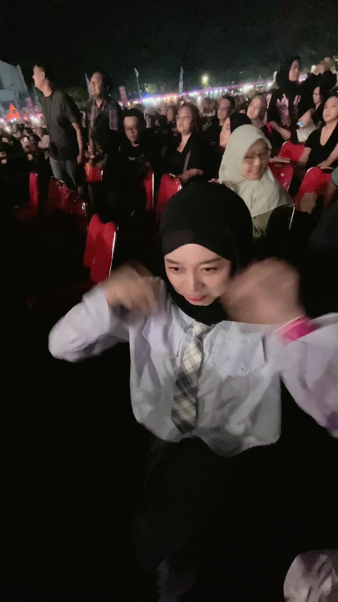 @Vaniaaa_