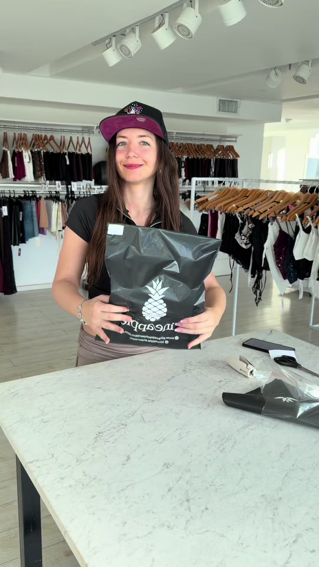 @Pineapple Showroom