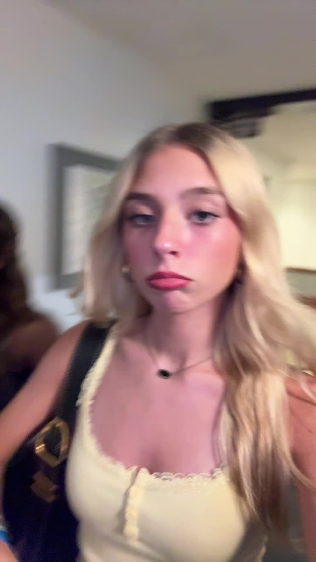 @bella