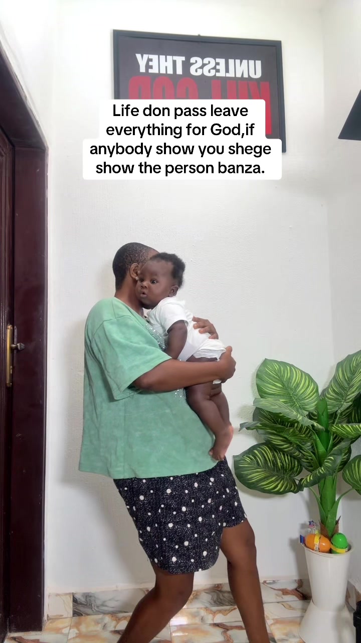 @Queen the gbola girl
