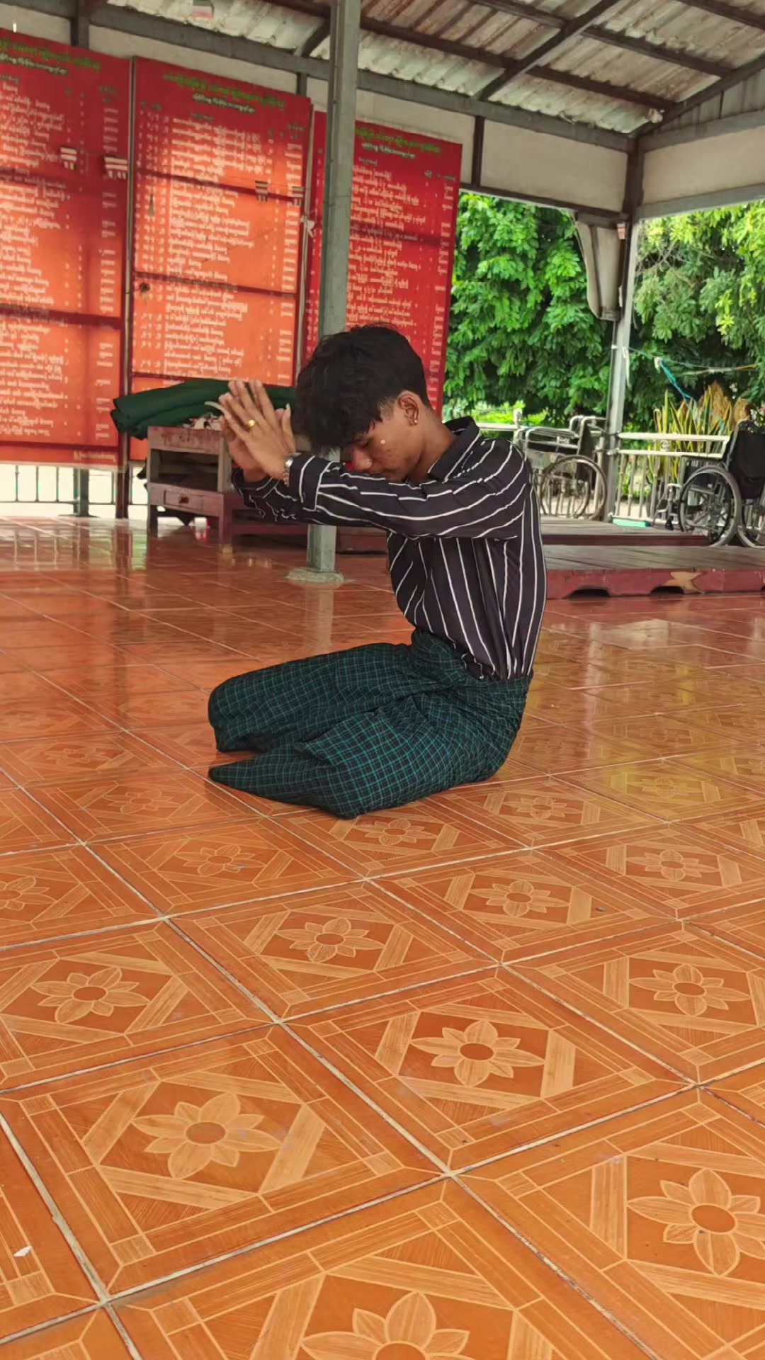 @Swan htet (杨大卫)