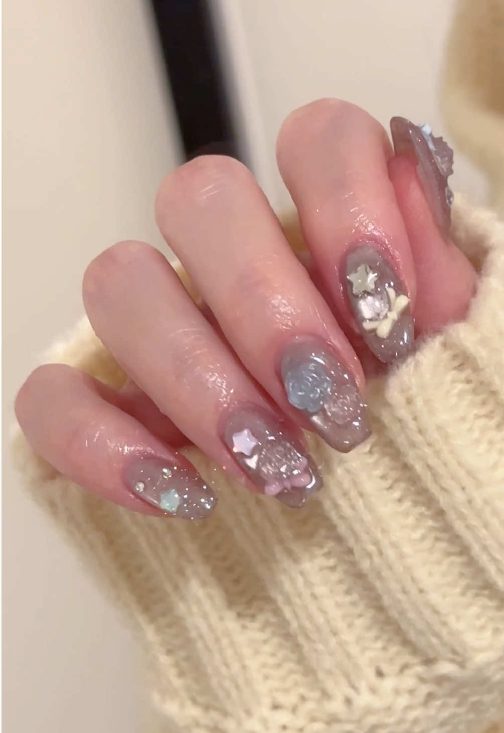 @よる